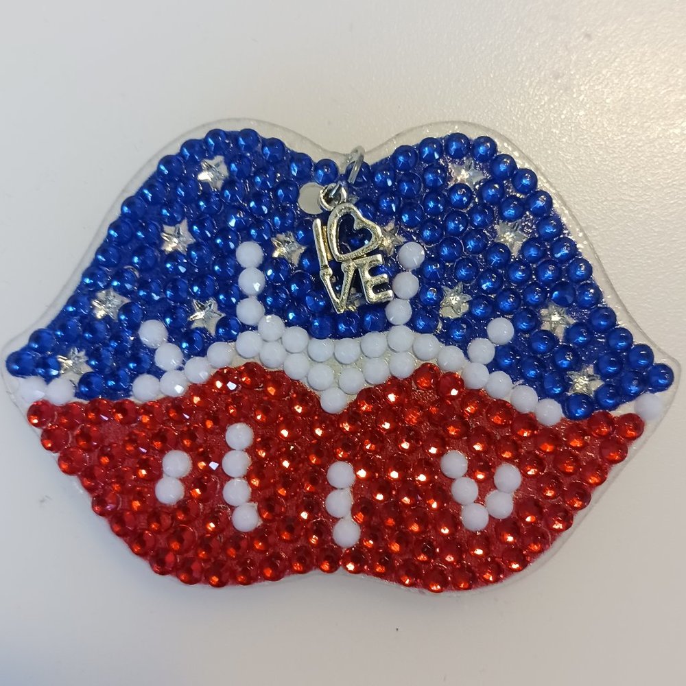 Lips magnet with metal love charm